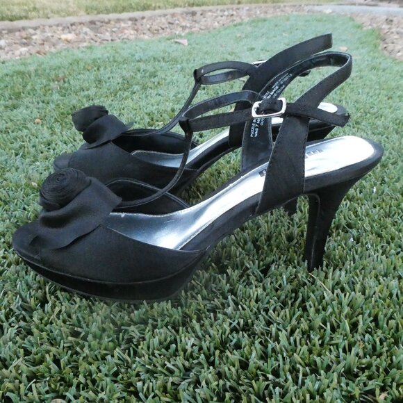 T-Strap Sandals Unlisted Size 7M - Picture 2 of 7